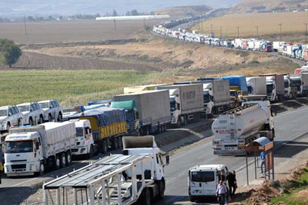 Kapıkule'de 6 kilometrelik tır kuyruğu