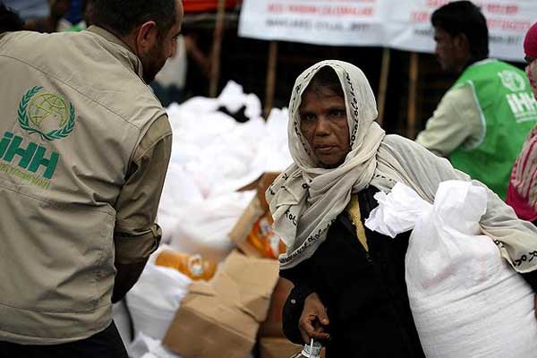 İHH, 45 bin Arakanlı'ya yardım ulaştırdı