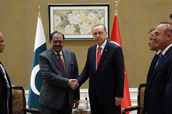 Erdoğan, Pakistan Cumhurbaşkanı ile görüştü