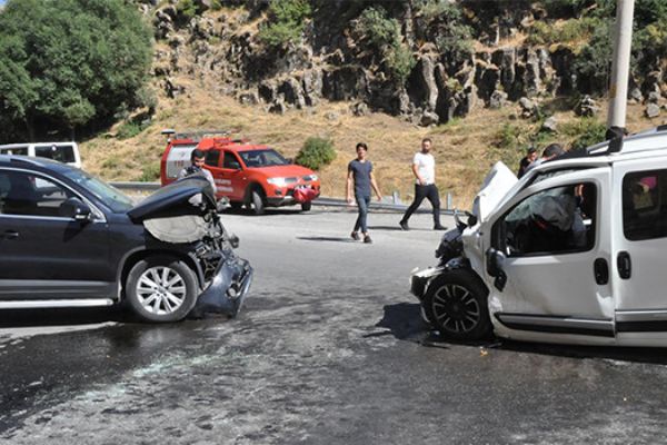 Bitlis'te trafik kazası: 1 kişi öldü, 5 kişi yaralandı