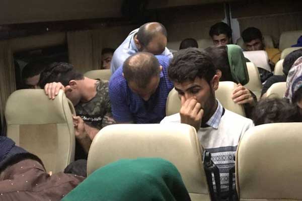 Okul servisine göçmen operasyonu