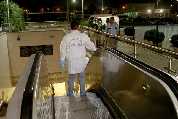 Fatih'te metro istasyonunda silahla ateş açıldı