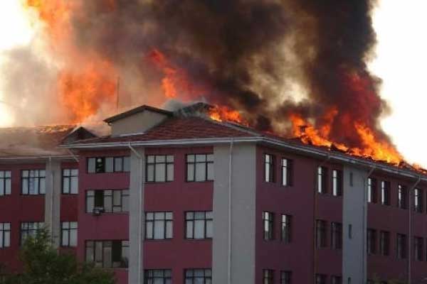Konya'da öğrenci yurdunda yangın