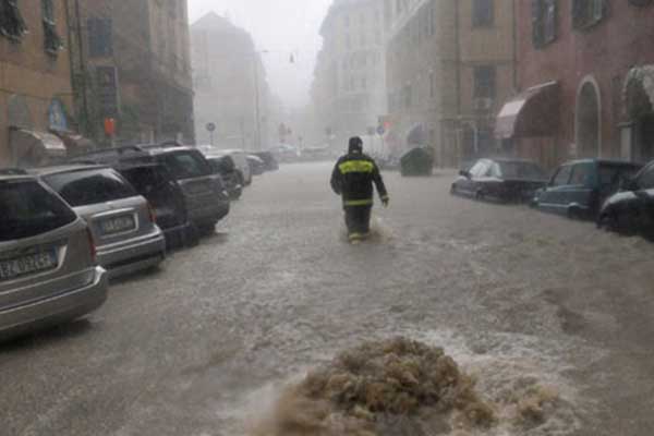 İtalya'da şiddetli yağış