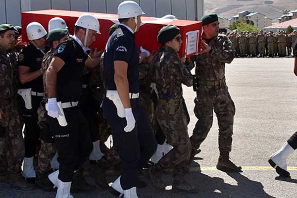 Van'da şehit polis için tören