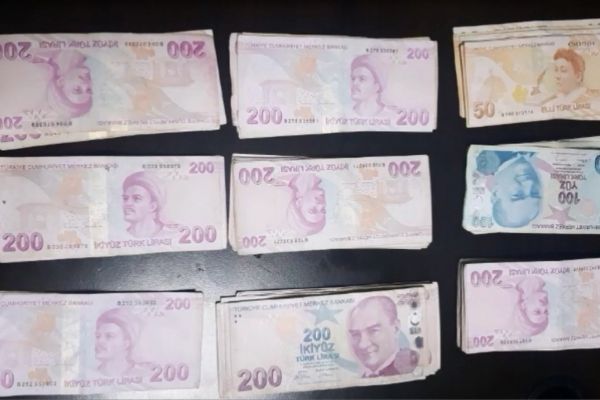 Diyarbakır'da 15 adrese eş zamanlı operasyon: 12 kişi gözaltı alındı