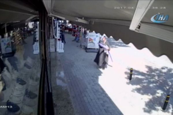 İstanbul'da FETÖ dolandırıcılarına 95 bin lirasını böyle kaptırdı