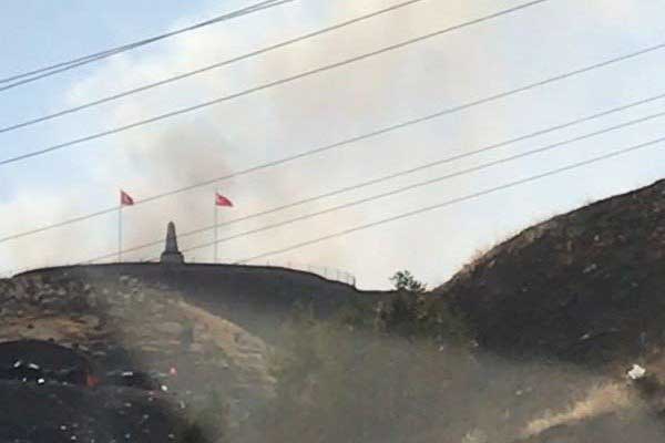 Teröristlerden şehitliğe havanlı saldırı