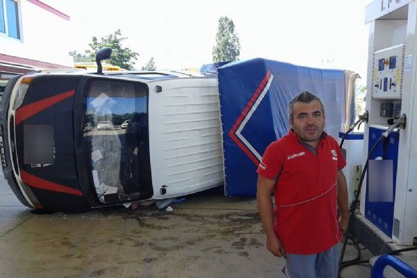 Giresun'da otomobil akaryakıt istasyonuna daldı