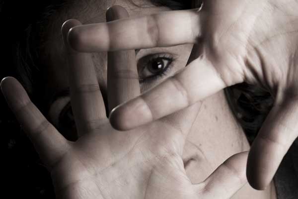 Şiddet mağduru kadınlar kimliğini öldürüyor