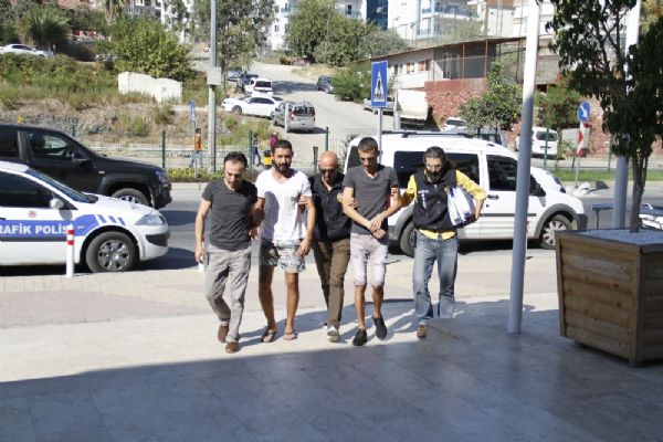 Antalya'da 110 bin kişinin kart ve kimlik bilgilerini kopyalamışlar