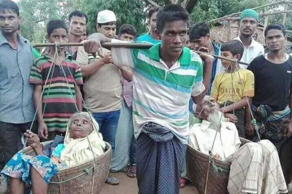 Arakanlı genç anne ve babasını 7 gündür sırtında taşıyor