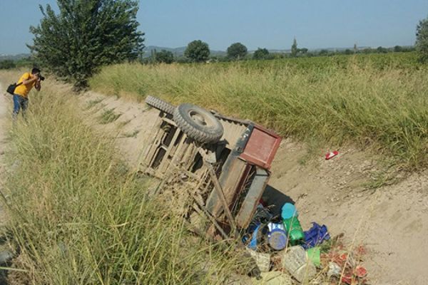 Manisa'da tarım işçilerini taşıyan traktör devrildi: 16 yaralı