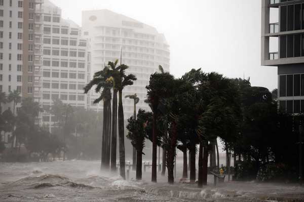 Kasırgalar ABD'de milyarlarca dolarlık hasar oluşturdu