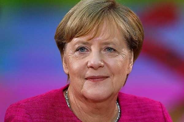 Merkel, Almanya'daki Türklere seslendi: Burası sizin eviniz