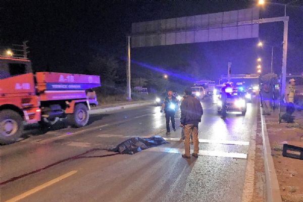 Eskişehir'de yolun karşısına geçmeye çalışırken canından oldu
