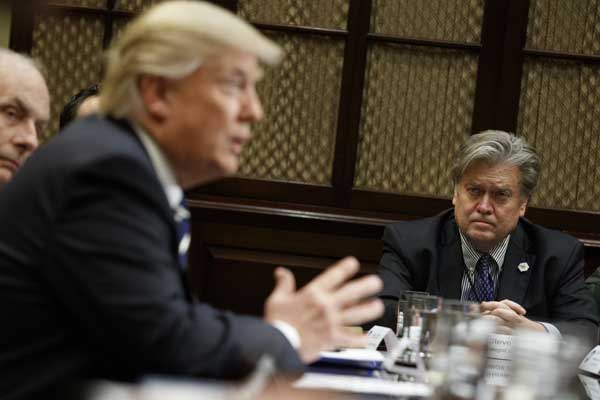 Görevden alınan Baş Stratejist Bannon'dan Trump ve Comey açıklaması
