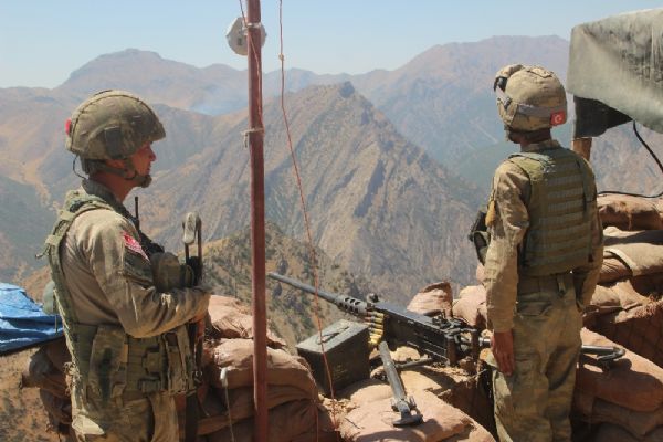 Hakkari'de dağların zirvelerine 'kartal yuvası'