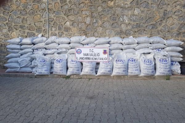 Van'da 2,5 ton kaçak çay ele geçirildi