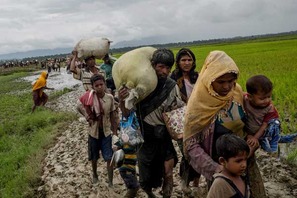 Myanmar'dan kaçan Arakanlı Müslümanların sayısı 370 bin oldu
