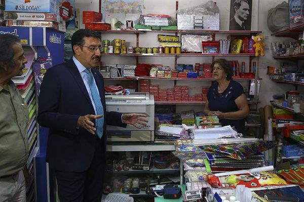 Bakan Bülent Tüfenkci'den esnaf ziyareti