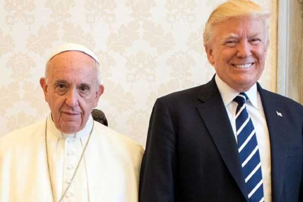 Papa Trump'a 'aptal' dedi