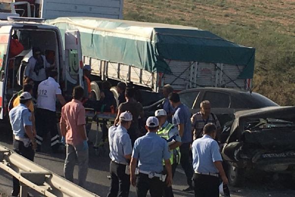 Anız yangını zincirleme kazaya neden oldu: 34 kişi yaralandı