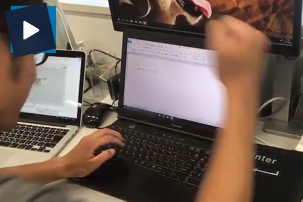 Devasa tuşu yumruklayıp stres attı