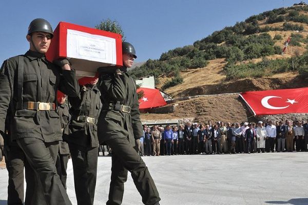 Hakkari'de şehit güvenlik korucusu için tören düzenlendi