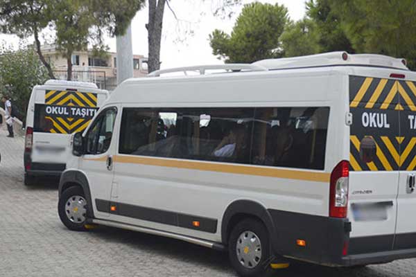 Okul servisinde unutulan Ecrin kurtuldu