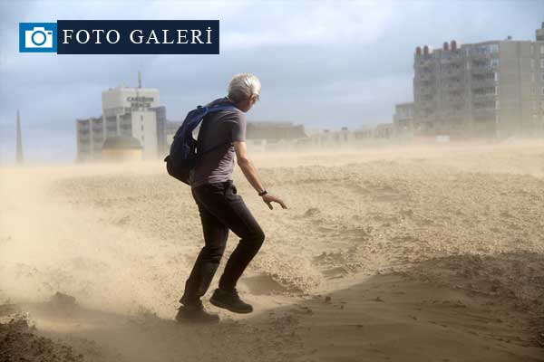 Hollanda'da fırtına hayatı olumsuz etkiledi