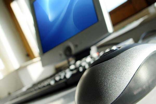 Sosyal medya hesaplarına sıkı takip