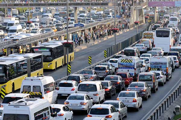 İstanbul’da trafik yüzde 30 arttı