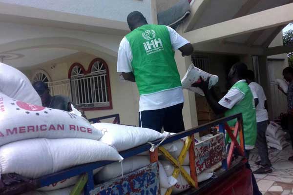 İHH’dan Haitili Irma mağdurlarına yardım