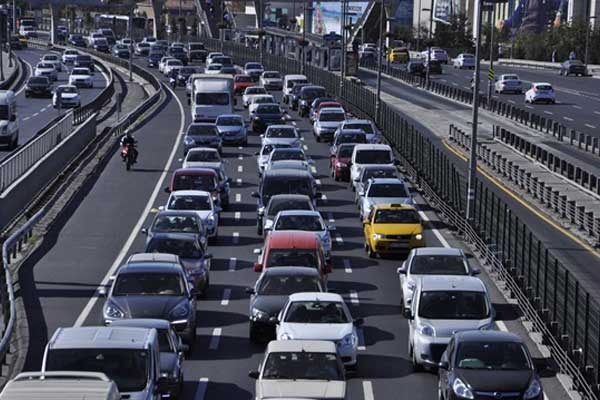 İstanbul trafiğinde artış gözlendi