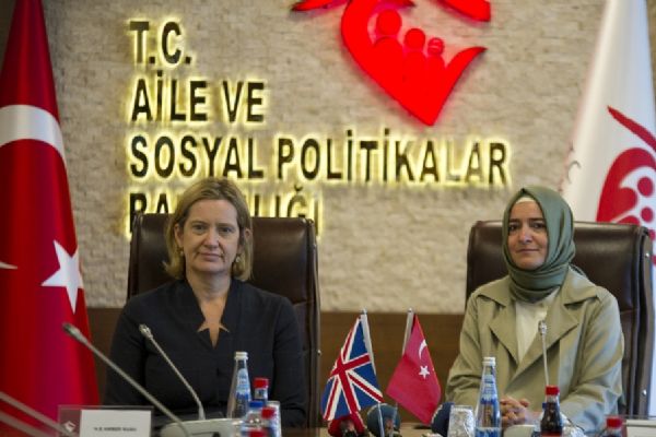 Bakan Fatma Betül Sayan Kaya, Birleşik Krallık İçişleri Bakanı Rudd ile bir araya geldi
