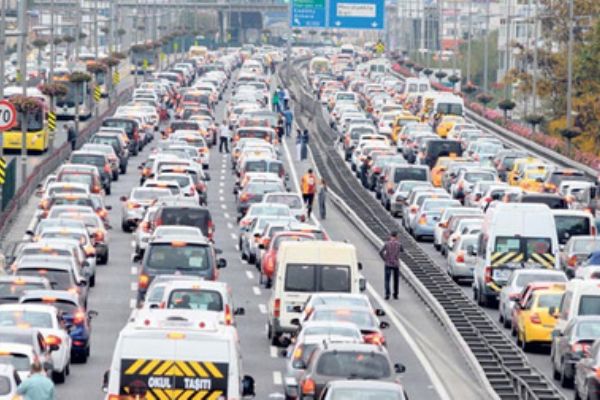 Pazartesi günü okullar açılıyor! İstanbul trafiği nasıl olacak?