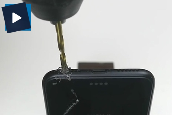 iPhone X'i matkapla deldi!