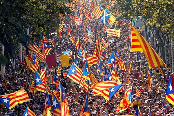 İspanya, Katalonya'ya 48 saat süre verdi