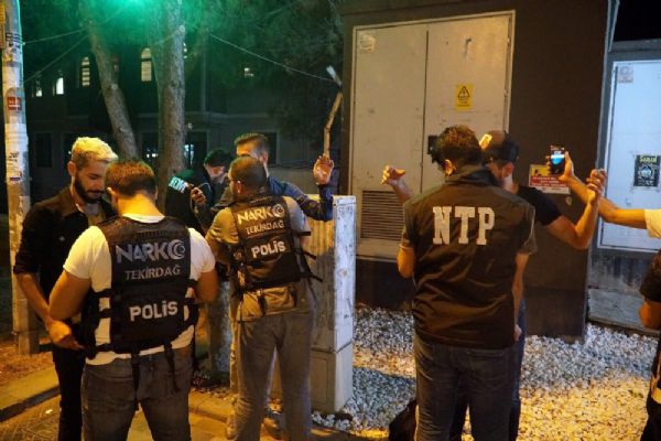 'Narko-Sokak 3 Uygulaması'nda aranan 100 kişi yakalandı: 60 kişi de gözaltına alındı
