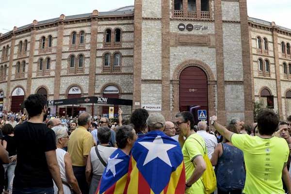 Katalonya'da referandum kampanyaları başladı!
