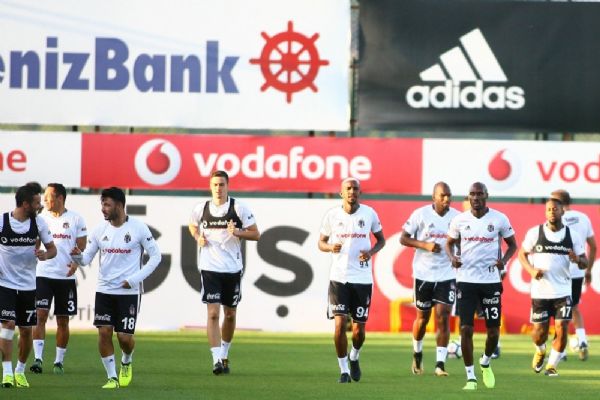 Oğuzhan Özyakup antrenmana katılmadı, Medel yarıda bıraktı