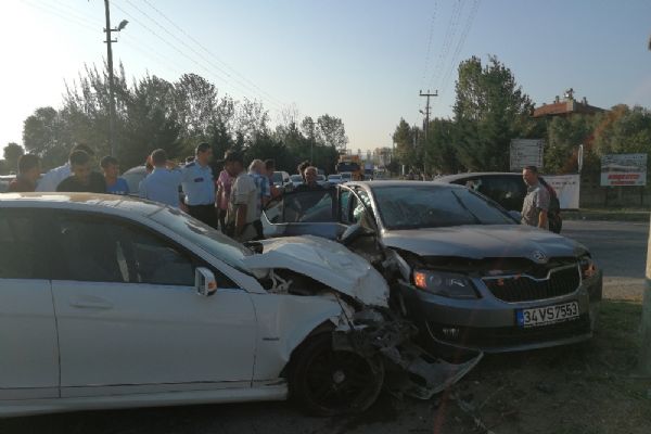 Bursa'da 4 kişilik aileyi hava yastığı kurtardı