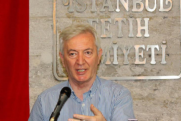 'Yahya Kemal, bir çeşit altın kapıdır'