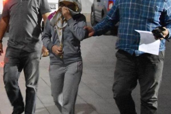 Konya'da birçok suçtan aranan kadın şüpheli yakalandı