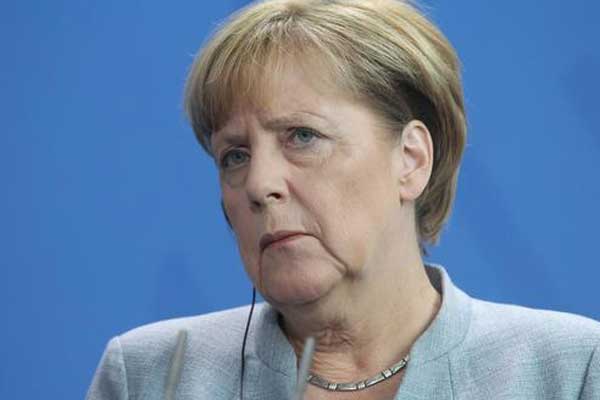 Merkel'den Türkiye'ye: Askıya alabiliriz