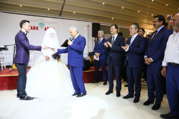 Başbakan Binali Yıldırım 15 Temmuz gazisinin nikah şahidi oldu