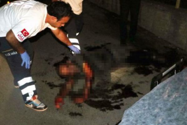 Adana'da bar önünde bıçaklı kavga: 1 yaralı