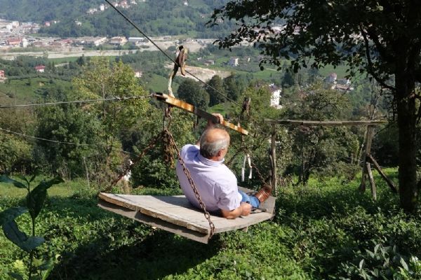 Rize'de engelli vatandaş evine ilkel teleferikle ulaşım sağlıyor