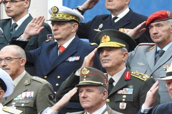 Orgeneral Hulusi Akar Arnavutluk'ta